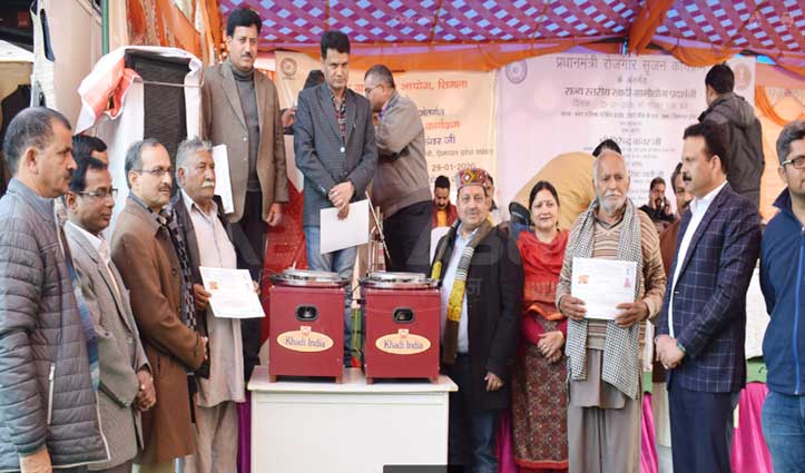 ऊना में लगी खादी ग्रामोद्योग की राज्य स्तरीय प्रदर्शनी वीरेंद्र कंवर ने किया शुभारंभ