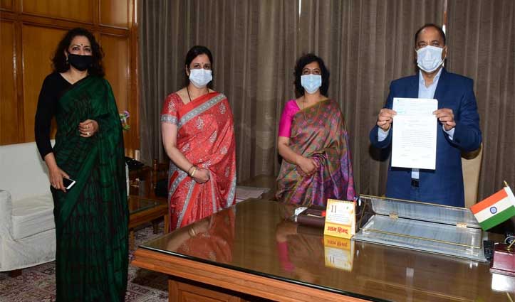 HP IAS Wives Association contributes Rs 4.50 lakh towards CMRF/CRF