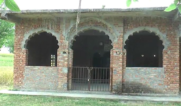 Hamirpur की मस्जिदों में ताला, घरों में ही नमाज अदा कर रहे मुस्लिम समुदाय के लोग