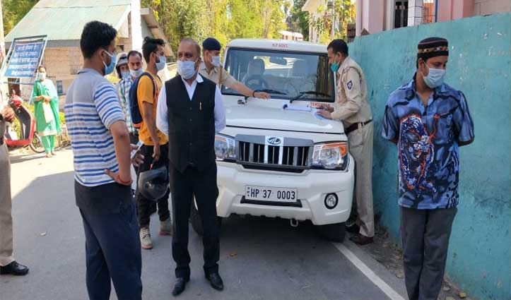 बिना परमिशन घूम रहे वाहन चालकों पर शिकंजा