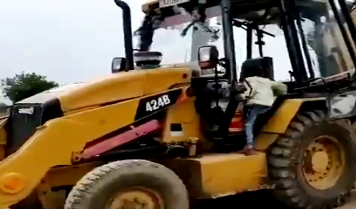 गजब : 5 साल के बच्चे ने चलाई JCB, वीरेंद्र सहवाग ने शेयर किया Video