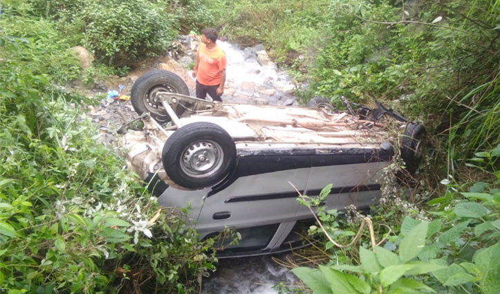 बनीखेत-खैरी मार्ग पर खाई में गिरी Car, एक व्यक्ति की गई जान