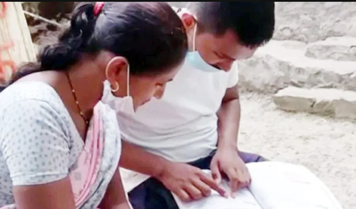 घर का काम और Job के साथ भी नहीं टूटा हौसला, महिला ने बेटे के साथ पास की 10th की परीक्षा