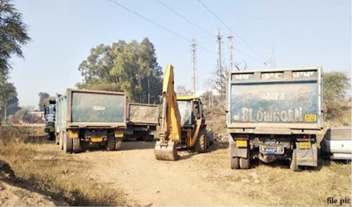 Gagret में खनन माफिया पर शिकंजाः रेत लेकर जा रहे 3 Tipper किए Police ने जब्त