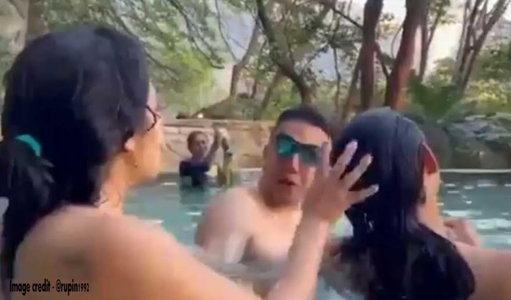 स्वीमिंग पूल में लड़की से बातें कर रहा था पति, पत्नी ने पीछे से खीचें बाल, असलियत देख हुआ ये हाल