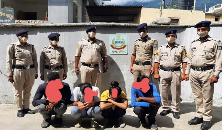 हिमाचल में नशे के व्यापार में युवतियां भी पीछे नहीं, कुल्लू पुलिस ने दो युवकों के साथ पकड़ा