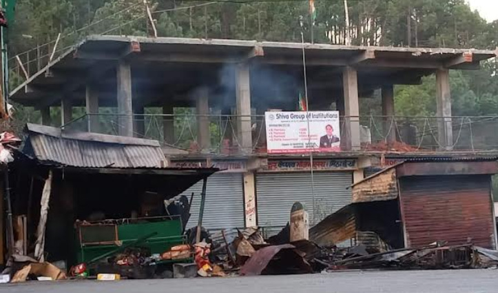 हिमाचल: आधी रात आग की भेंट चढ़ी 4 दुकानें, हुआ लाखों का नुकसान
