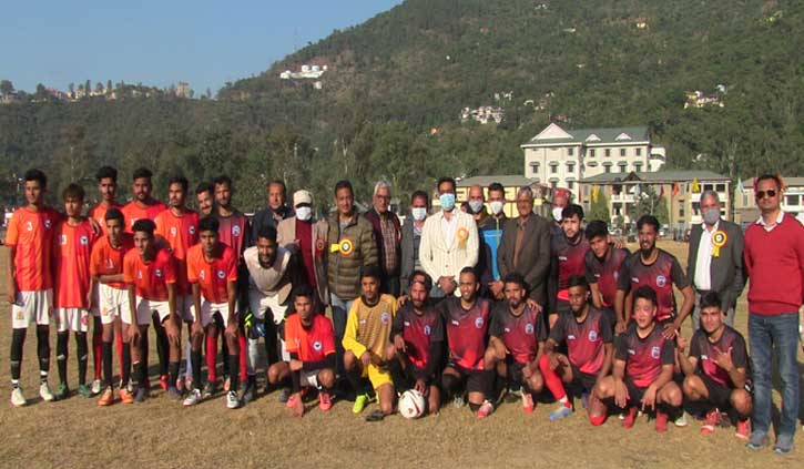 हिमाचलः पड्डल में शुरू हुई 49वीं हॉट वैदर फुटबॉल प्रतियोगिता, 8 टीमें दिखाएगी दमखम