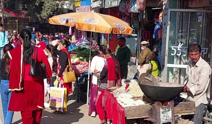 हिमाचल: सरकारी जमीन पर अवैध रेहड़ियों की बढ़ी संख्या, फूड जोन गाड़ियों के लगे जमावड़े