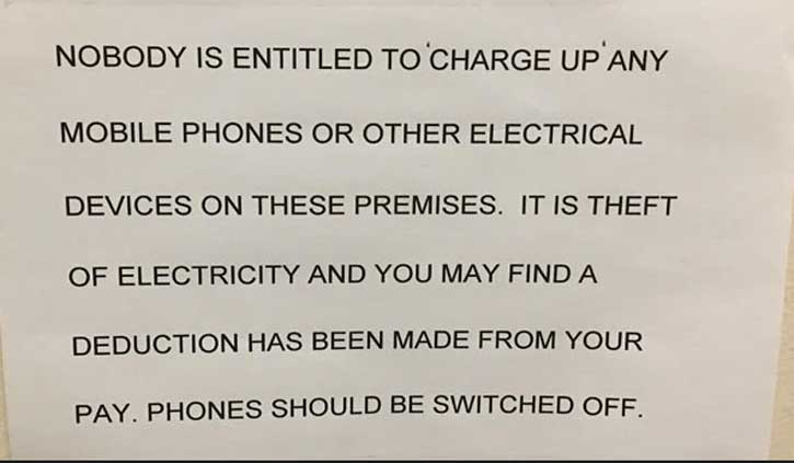 बॉस का तुगलकी फरमान: Office में चार्ज ना करें मोबाइल, नहीं तो कटेगी सैलरी