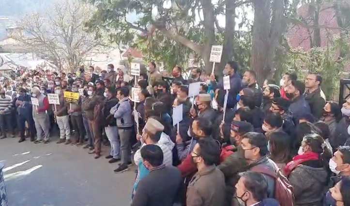 हड़तालः बैंकों के निजीकरण के खिलाफ भड़के कर्मी, सरकार के खिलाफ की नारेबाजी