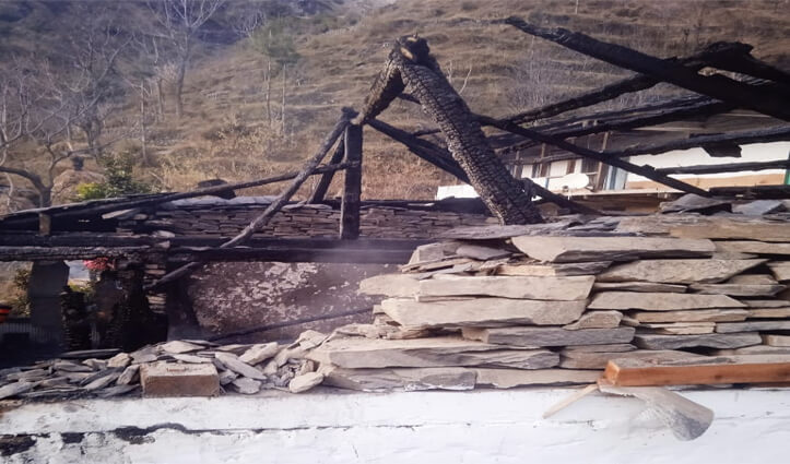 हिमाचलः आनी में मकान में लगी आग, सर्द मौसम में बेघर हुए तीन परिवार