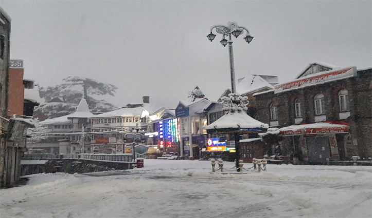 शिमला में सीजन का तीसरा हिमपात, 3 एनएच समेत 350 से ज़्यादा सड़कें बंद