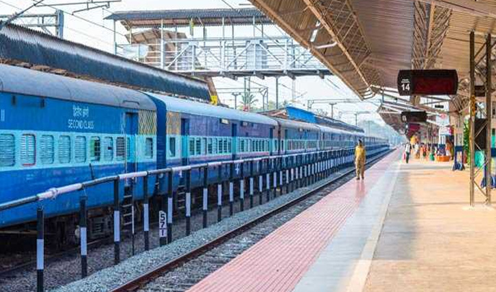 भारत के अनोखे रेलवे स्टेशन, जो बने है दो देशों और दो राज्यों से
