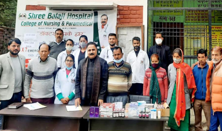 श्रीबालाजी हॉस्पिटल कांगड़ा ने भटेड़ वासा में लगाया स्वास्थ्य शिविर, फ्री में बांटी दवाइयां