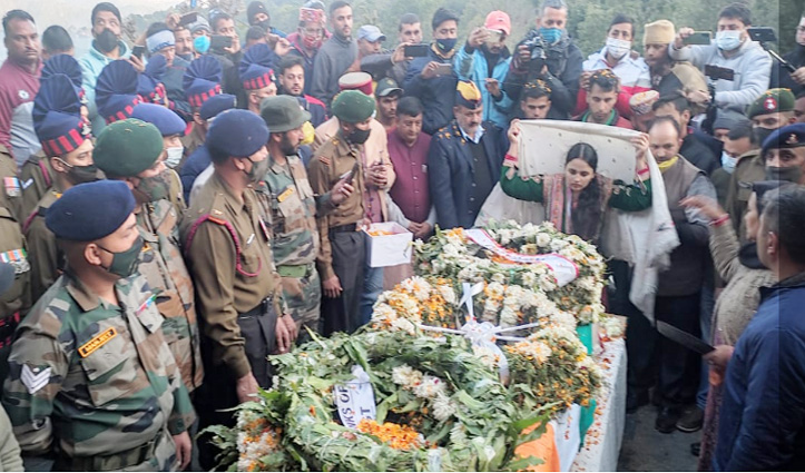 हिमाचल: शहीद राकेश सिंह को सैन्य सम्मान के साथ दी अंतिम विदाई