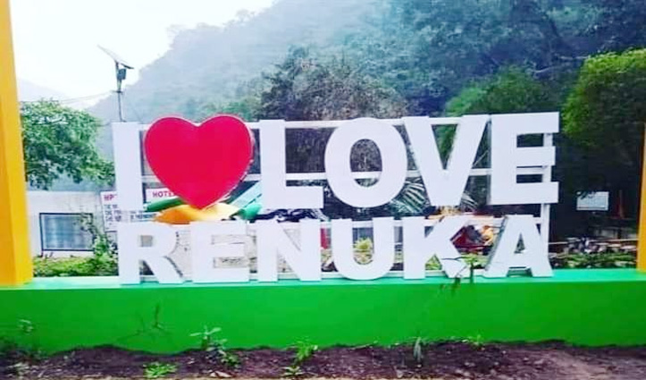 हिमाचल: श्रीरेणुकाझील में बने सेल्फी प्वाइंट पर लिखे शब्द लोगों को नहीं आए रास, मचा बवाल