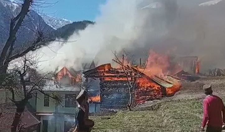 हिमाचल में अग्निकांडः किन्नौर जिला के सापनी गांव में चार मकानों में लगी आग