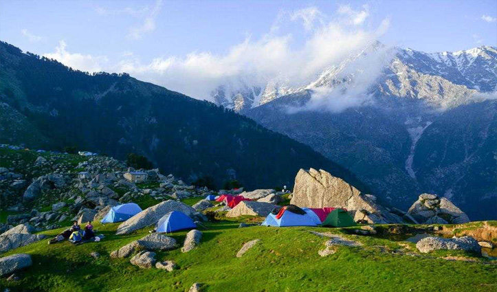हिमाचल: पर्यटकों की पहली पसंद ट्रैकिंग स्‍थल त्रियुंड में वन विभाग ने 16 टेंट किए सीज