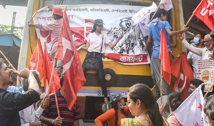 Bharat Bandh: श्रम कानूनों में बदलाव को लेकर पूरे देश में प्रदर्शन, बैंक और उद्योगों पर लटके ताले