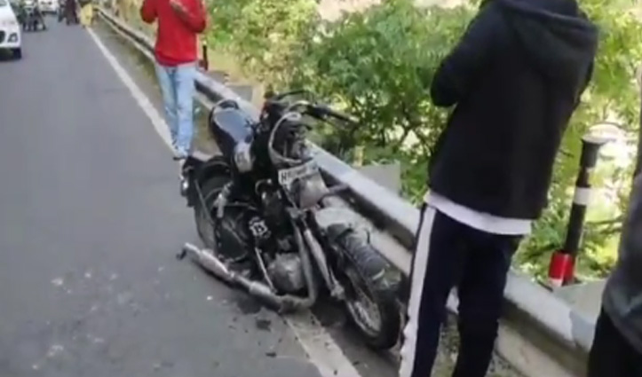 हिमाचल में हादसाः बाइक सवार तीन युवकों को टिप्पर ने रौंदा, मौके पर गई जान
