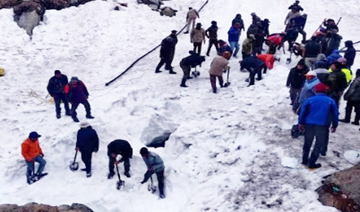 हिमाचल: लाहुल में बर्फ में दबी जयपुर की महिला पर्यटक अस्पताल ले जाते तोड़ा दम
