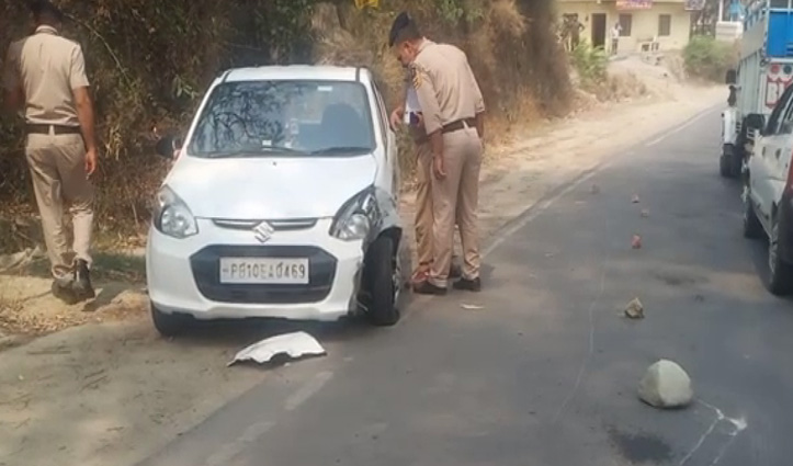 हमीरपुर में हादसाः एक व्यक्ति की गई जान, गाड़ी से 100 मीटर दूर पड़ा था शव