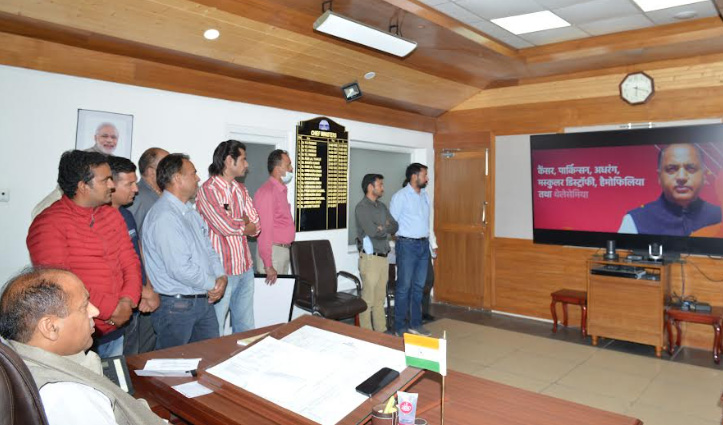 सीएम जयराम ठाकुर ने विकासात्मक योजनाओं पर आधारित वीडियो एल्बम की जारी