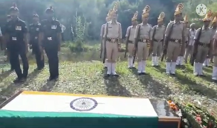 हिमाचलः हमीरपुर के सैनिक राकेश कुमार को सैनिक सम्मान के साथ दी अंतिम विदाई