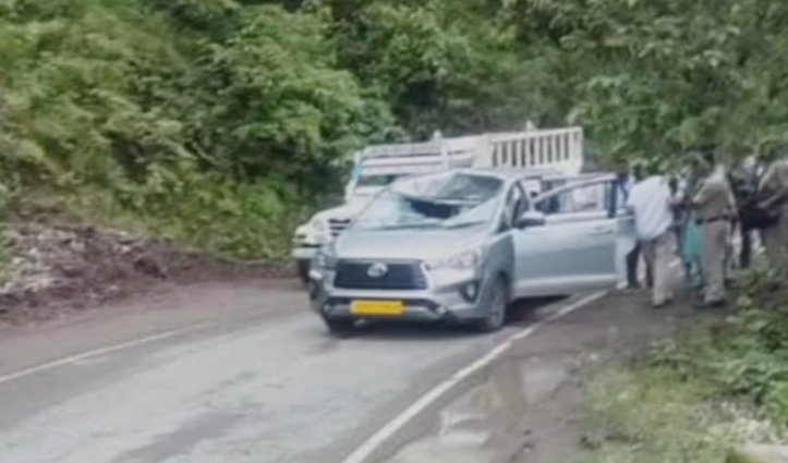 हिमाचल: पहाड़ी से कार पर गिरा पत्थर, मलबे में दबी महिला; तीन की मौत-तीन घायल