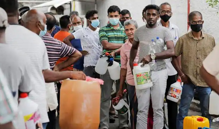 Sri Lanka Crisis:कठिन दौर से गुजर रहा देश, रसोई गैस महंगा, पेट्रोल पंपों पर ताला