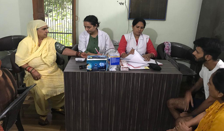 श्रीबालाजी हॉस्पिटल कांगड़ा ने जांची लोगों की सेहत, जागरूक भी किया
