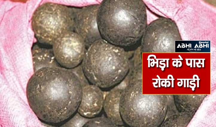 टोइंग वैन के जरिए गाड़ी में ले जा रहे थे दो युवक चरस, दबोचे