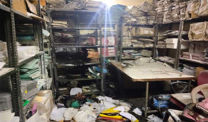 हमीरपुरः पीएनबी की लंबलू शाखा में चोरों ने लगाई सेंध, कैश नहीं मिला तो फाइलें जला डाली