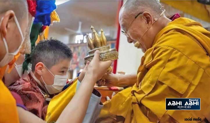 दलाई लामा का चीन को बड़ा झटका,मंगोलियाई बच्चे को बनाया बौद्ध धर्म का तीसरा बड़ा गुरु