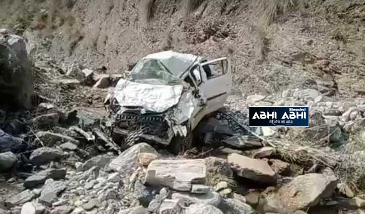 ब्रेकिंगः हिमाचल में कार हादसाः सेना के जवान सहित 4 युवकों की मौत