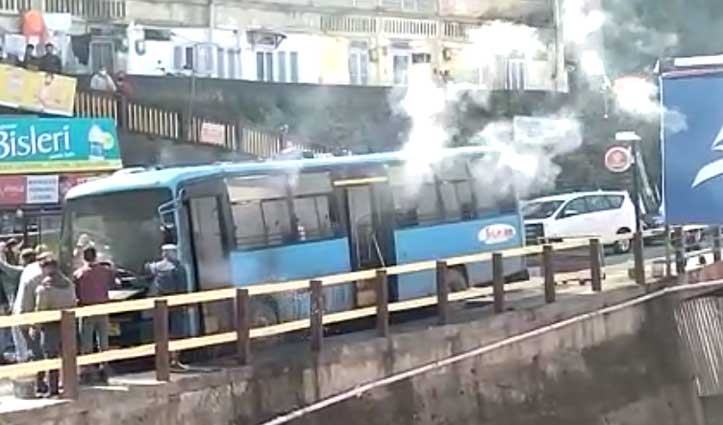 शिमला में यात्रियों से भरी एचआरटीसी बस में लगी आग, हादसा टला