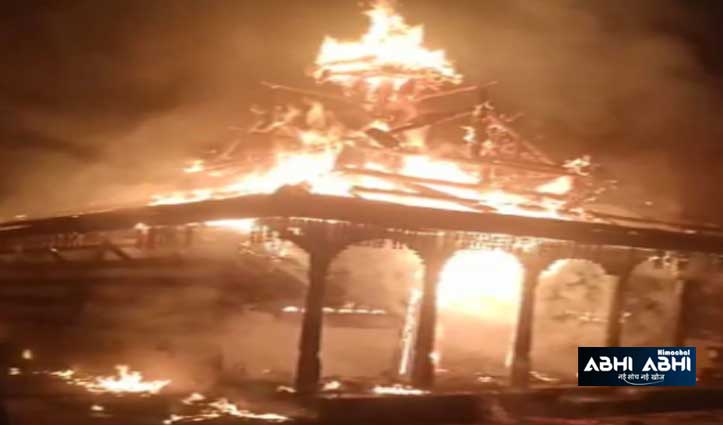 किन्नौर में भीषण अग्निकांडः रुपी में कुलदेव नारायण का मंदिर जल कर राख