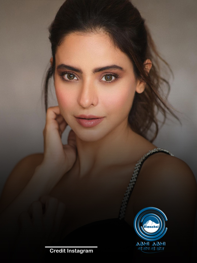 आमना शरीफ की अदाएं  देख भूल जाएंगे सब कुछ