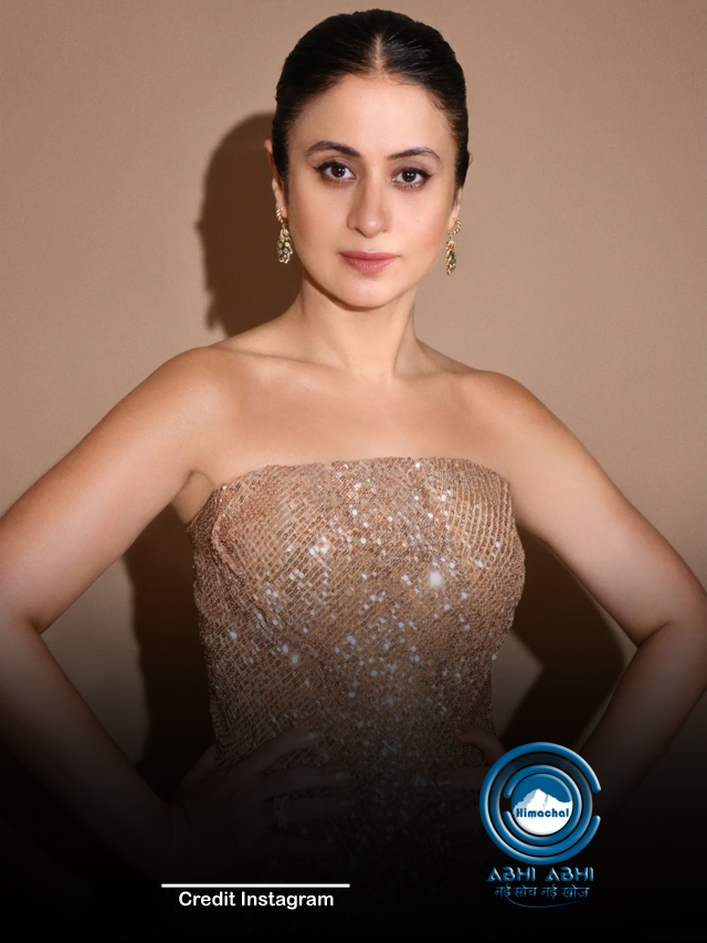 पॉपुलर वेब सीरीज मिर्जापुर की बीना  पाठक का बोल्ड लुक