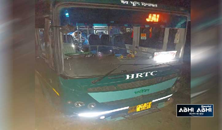 Breaking: एचआरटीसी की बस हादसे का शिकार-तेज रफ्तार ट्रक ने ठोकी