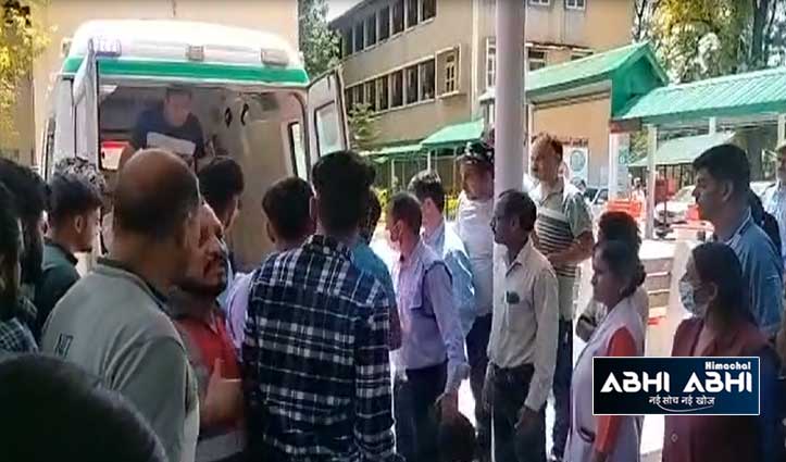 पंजाब रोडवेज की बस में स्कूटी को मारी टक्कर, दो युवक पहुंचे अस्पताल