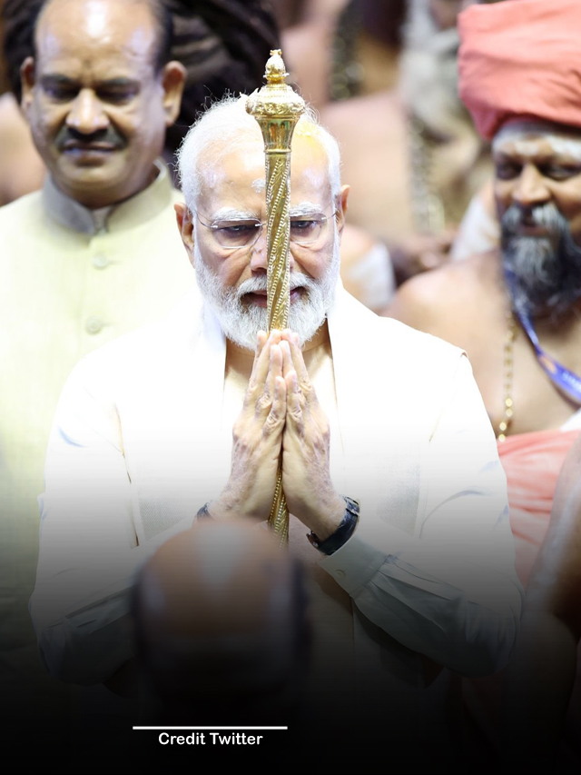 पीएम मोदी ने नए संसद भवन का किया इनॉगरेशन, सेंगोल को साष्टांग प्रणाम कर स्थापित किया