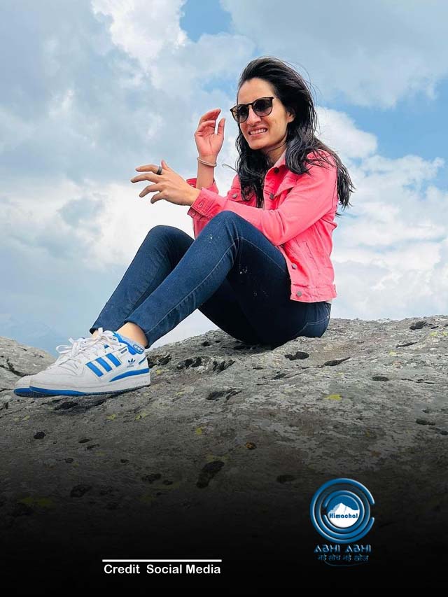 इंडियन क्रिकेटर और हिमाचल की बेटी रेणुका ठाकुर आजकल अपने घर हिमाचल में समय बिता रही है