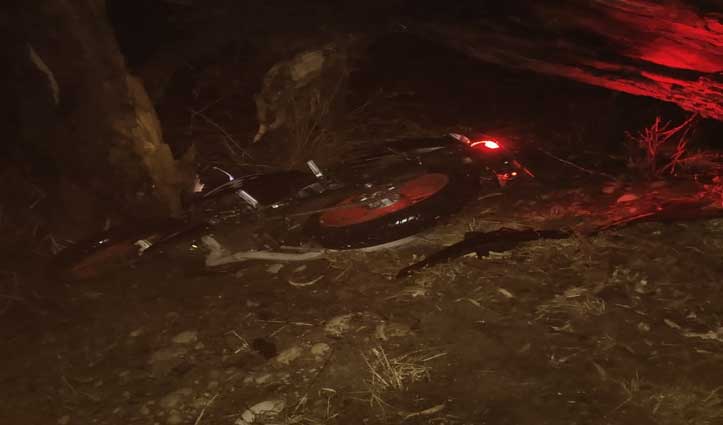 bike hit by falling tree in Tahliwal of una 