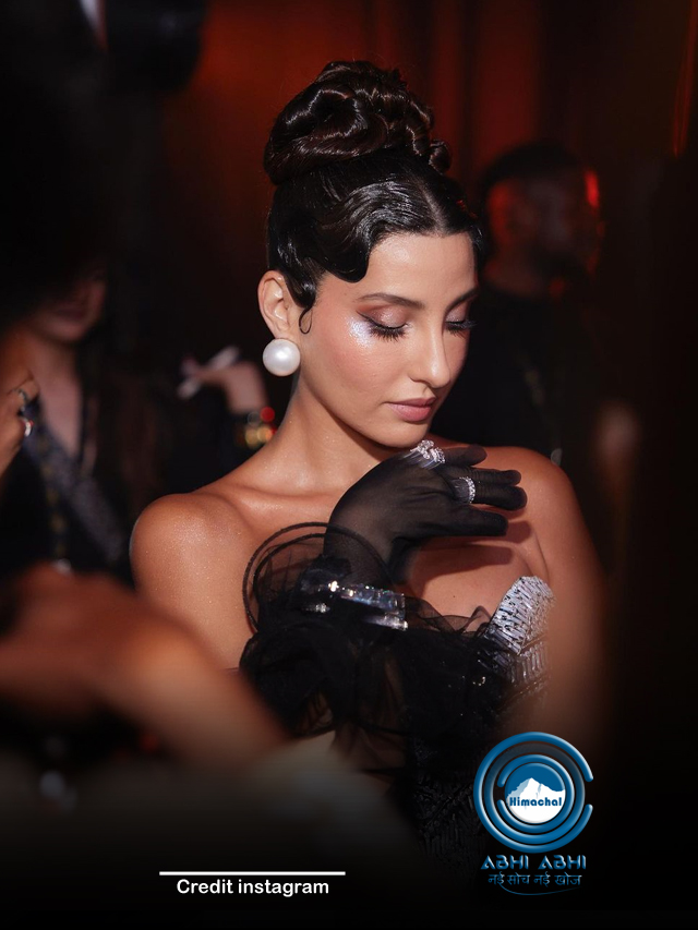 एक्ट्रेस नोरा फतेही एक बार बोल्डनेस का तड़का लगाया है।