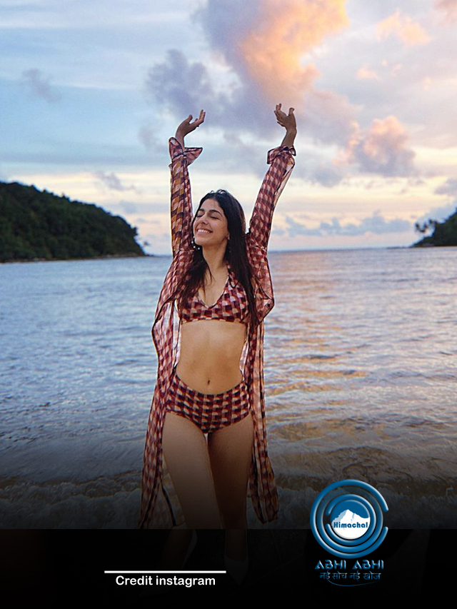 एक्ट्रेस अलाया फर्नीचरवाला का हॉट अवतार