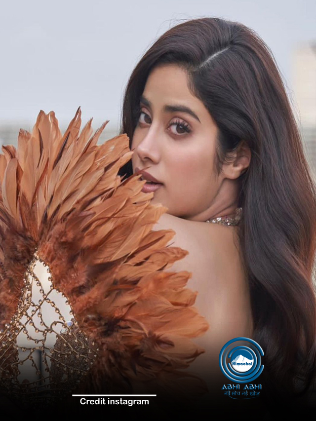 जान्हवी कपूर ने गोल्डन ड्रेस में करवाया फोटोशूट, ग्लैमरस तस्वीरें देख खुद को संभाल नहीं पाएंगे आप