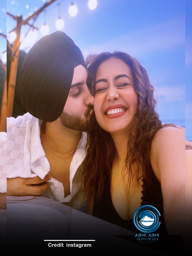 तलाक की खबरों पर नेहा कक्कड़ ने मारा जोरदार तमाचा, पति रोहनप्रीत सिंह संग शेयर की रोमांटिक फोटो