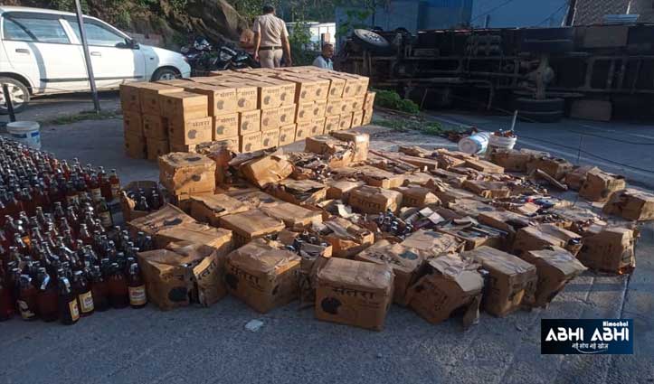 Liquor laden truck overturned in Nahan